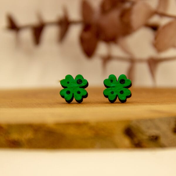 Leseni Woody uhani – ŠTIRI PERESNA DETELJA 🍀✨