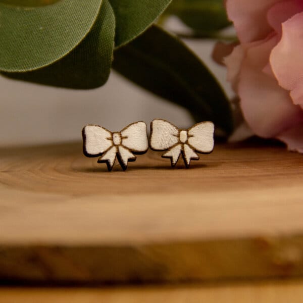 Leseni Woody uhani - MAŠNA 🎀✨ - bela