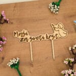 Leseni napis za torto – SVETI KRST + Ime (Topper)
