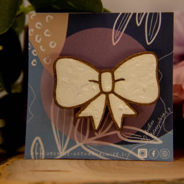 Broška - MAŠNA - bela